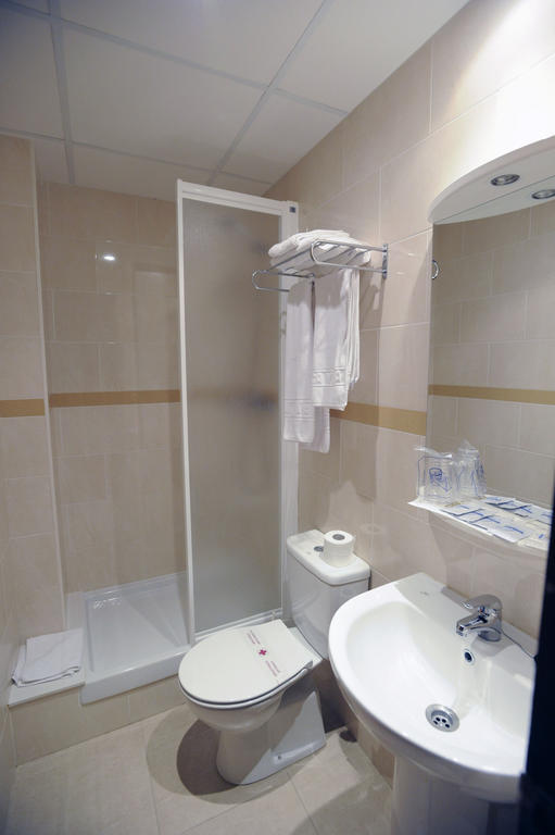 Hostal Can Marines Сан-Карлос-де-ла-Рапита Номер фото