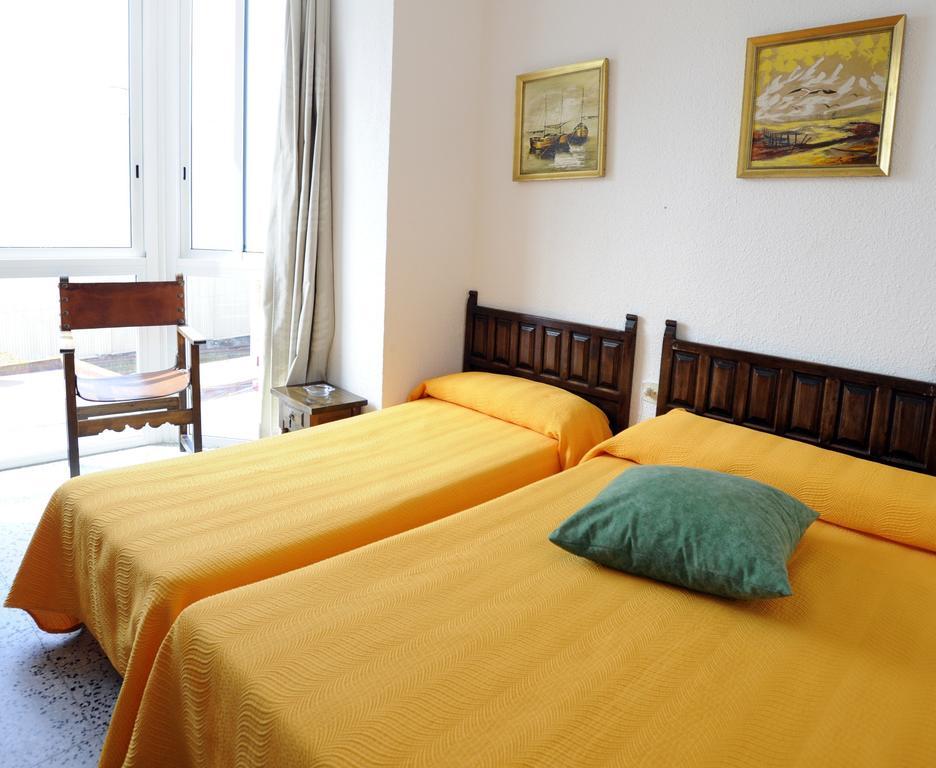 Hostal Can Marines Сан-Карлос-де-ла-Рапита Номер фото